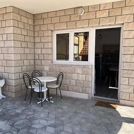 شقة M&i, Free Private Parking