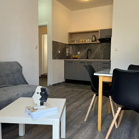 M&i, Free Private Parking