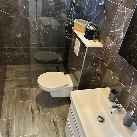 M&i, Free Private Parking ماكارسكا