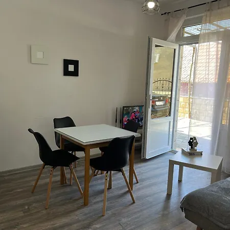 شقة M&i, Free Private Parking