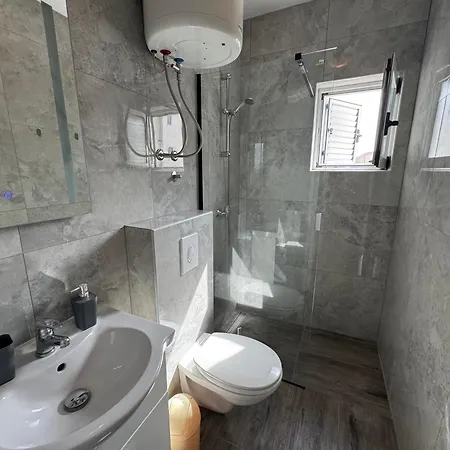 شقة M&i, Free Private Parking