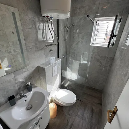 M&i, Free Private Parking *