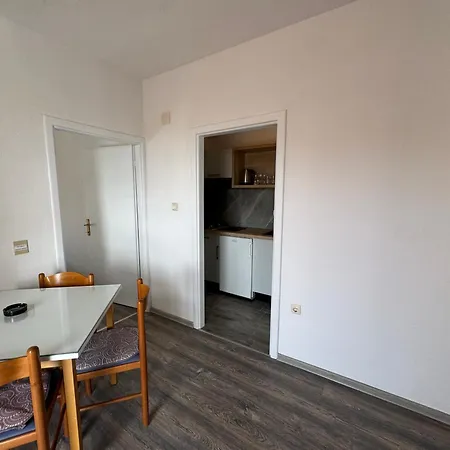 M&i, Free Private Parking * ماكارسكا