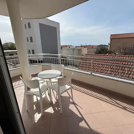 M&i, Free Private Parking ماكارسكا