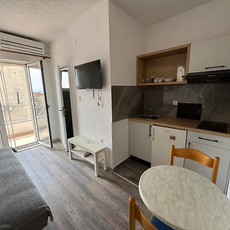 M&i, Free Private Parking شقة