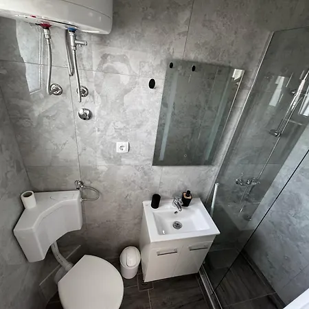 M&i, Free Private Parking شقة