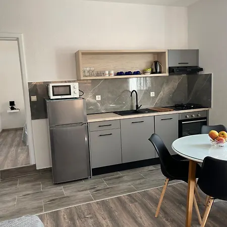 M&i, Free Private Parking Apartment