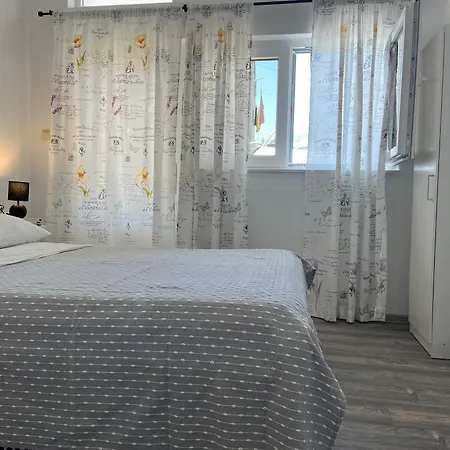 M&i, Free Private Parking Apartment Makarska