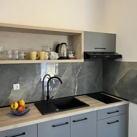 M&i, Free Private Parking Apartment *