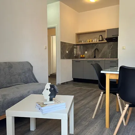 M&i, Free Private Parking Apartment