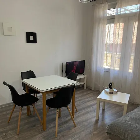 M&i, Free Private Parking Apartment *