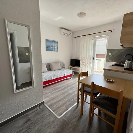 M&i, Free Private Parking Apartment