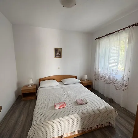 M&i, Free Private Parking Apartment Makarska