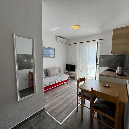 M&i, Free Private Parking Apartment