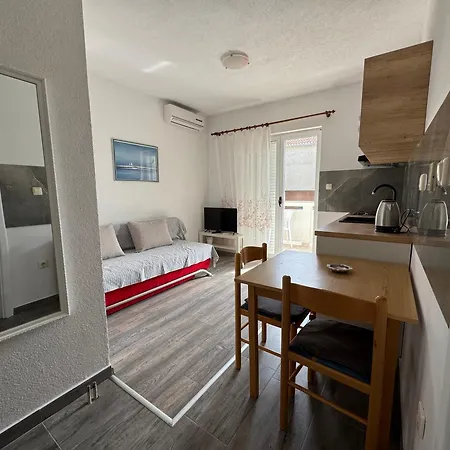 M&i, Free Private Parking Apartment *