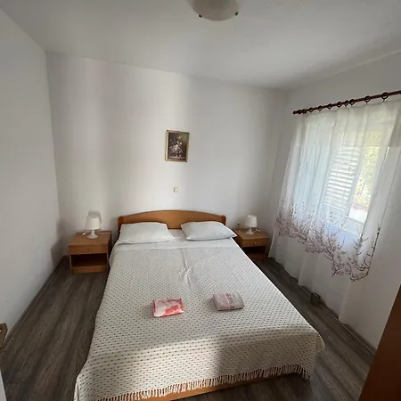 M&i, Free Private Parking Apartment Makarska