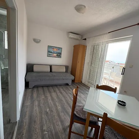 M&i, Free Private Parking Apartment *