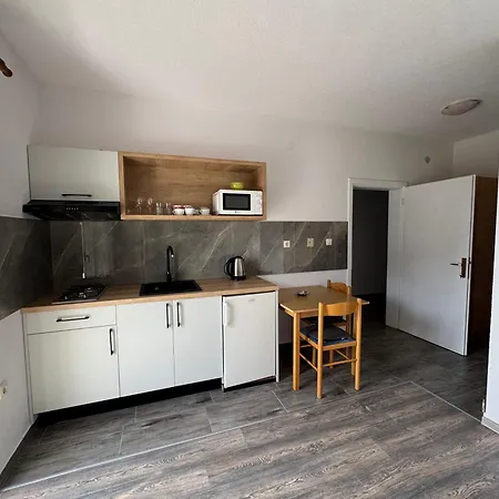 M&i, Free Private Parking Apartment Makarska