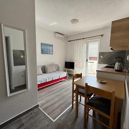 M&i, Free Private Parking Apartment