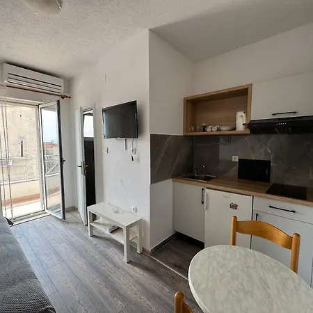 M&i, Free Private Parking Apartment